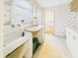 Kitchen- click for photo gallery